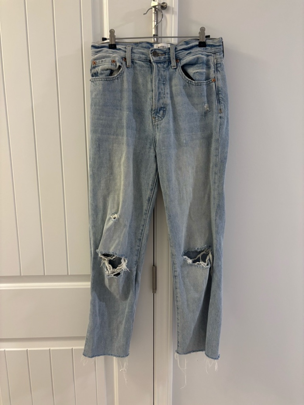 Pistola Cassie High Waist
Ripped Crop Straight Leg Jeans
Los Feliz - Picture 4 of 6